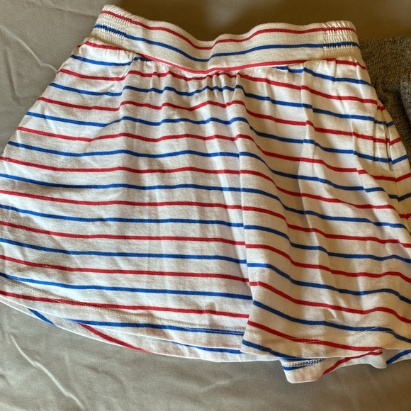 Gap Kids size XS 4-5 comfy skirt bundle. Three skirts, two with pockets. - Picture 9 of 12